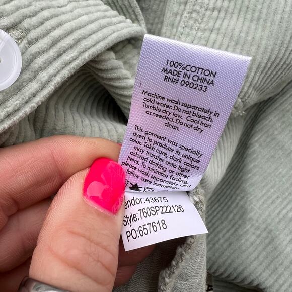 Pacsun M/L Sage Green Corduroy Cropped Raw Hem Button Down Long Sleeve Shirt NWT - Picture 9 of 11